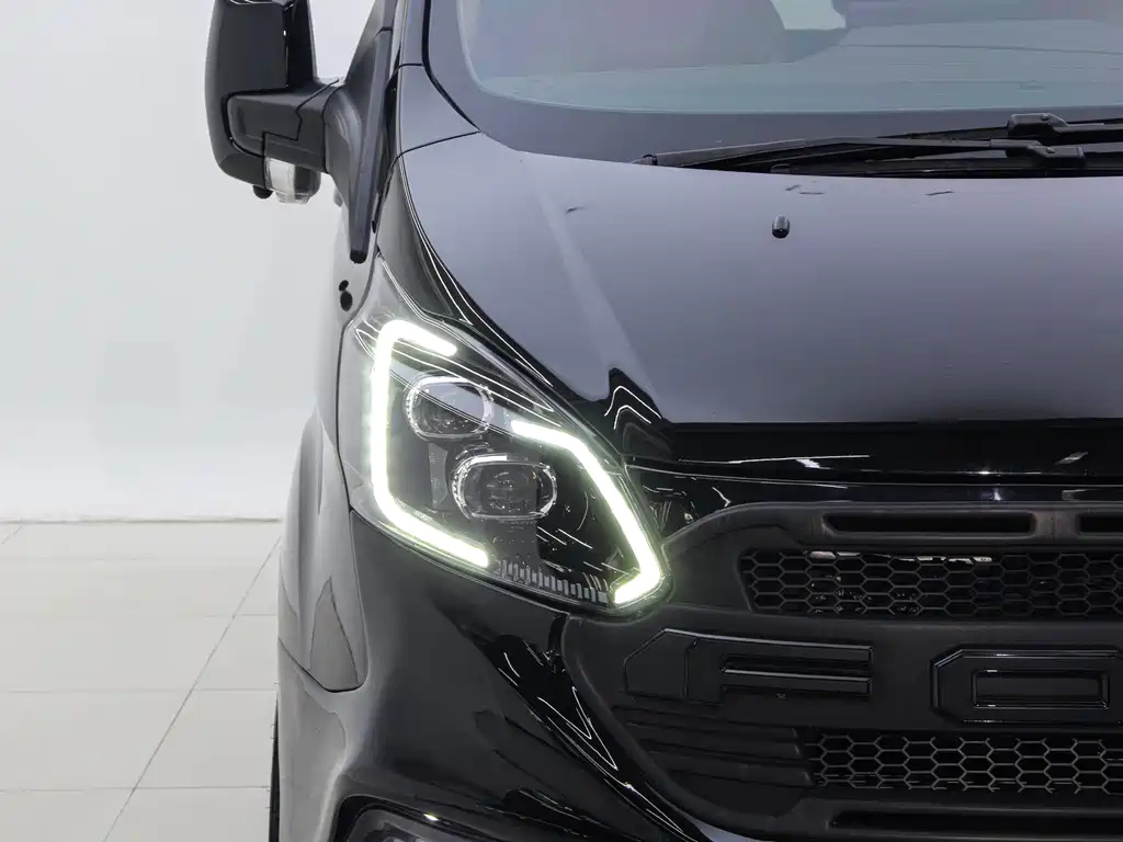 FORD TOUREO 2020