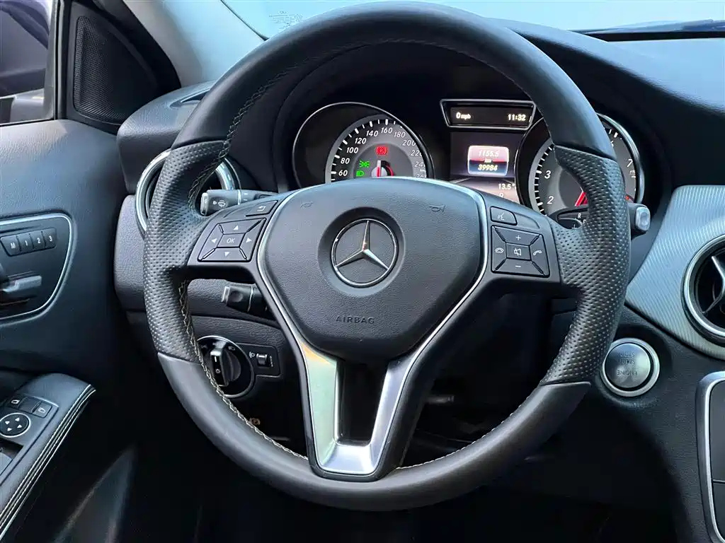 MERCEDES BENZ GLA 2016