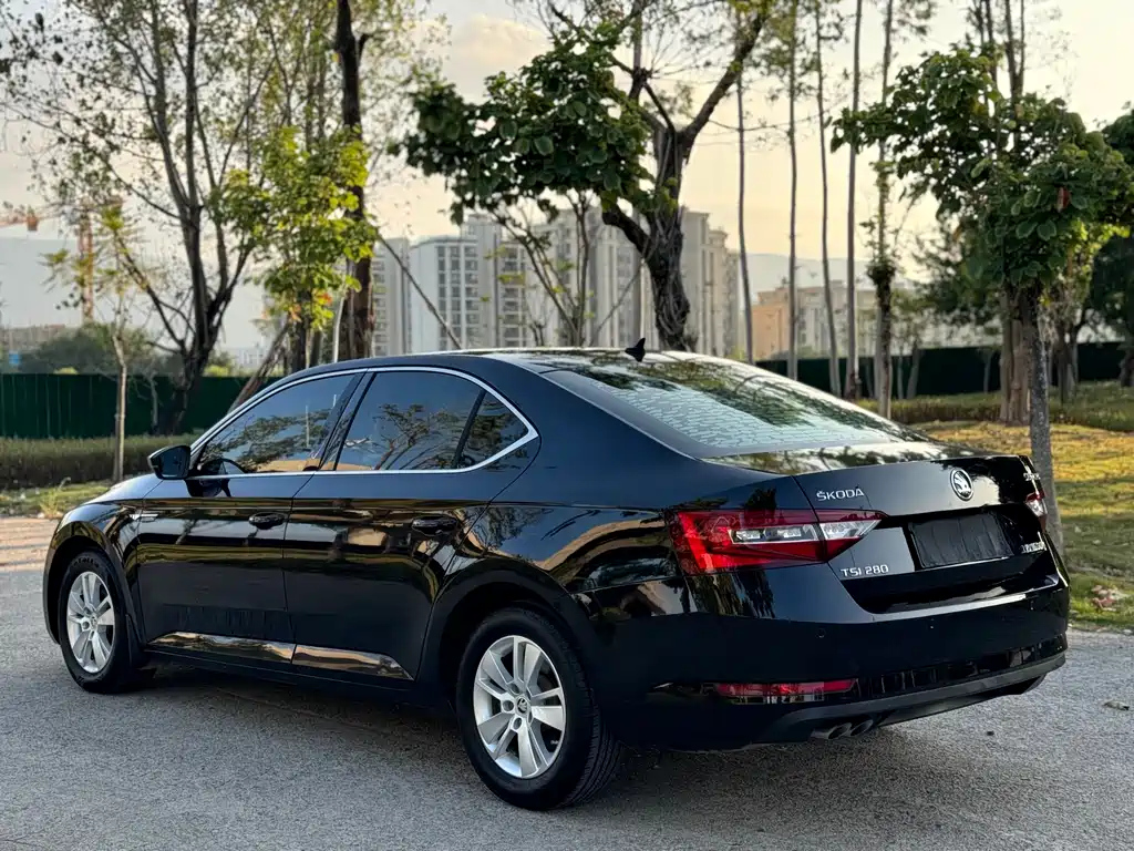 SKODA SUPERB 2019