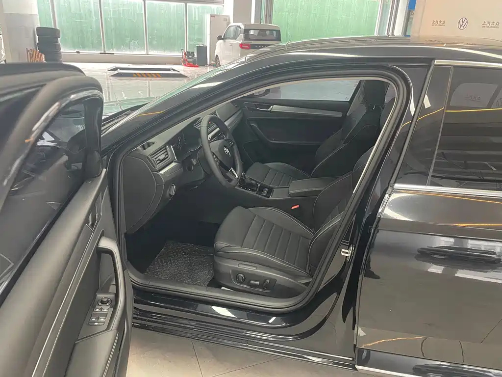 SKODA SUPERB 2024