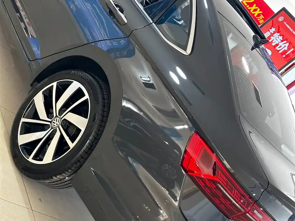 VOLKSWAGEN SAGITAR 2022