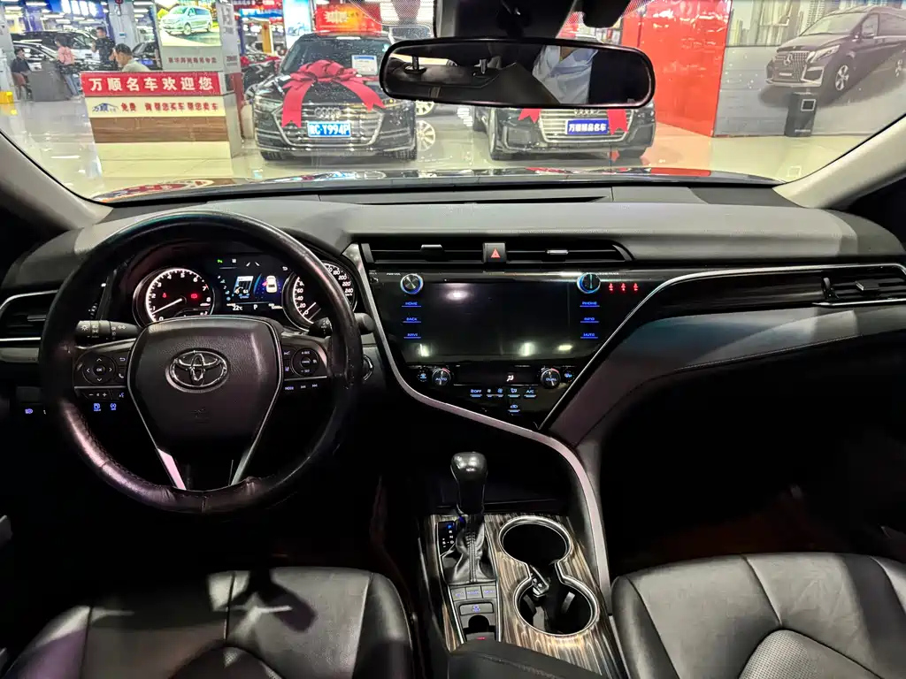 TOYOTA CAMRY 2019