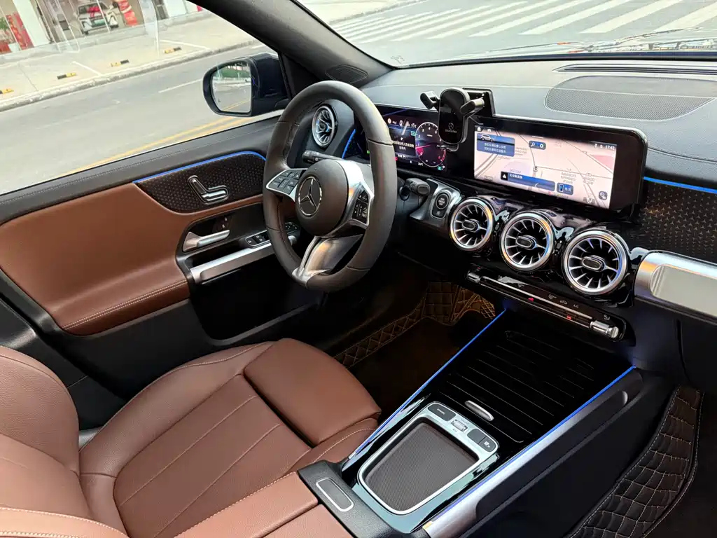 MERCEDES BENZ GLB 2025