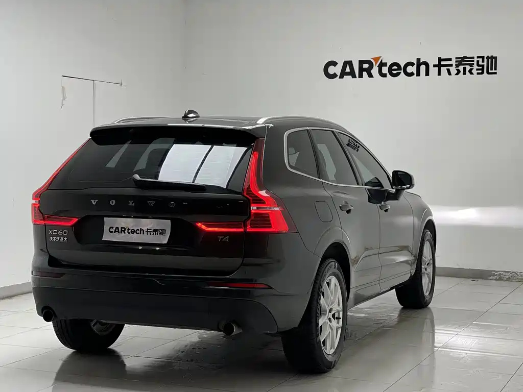 VOLVO XC60 2018