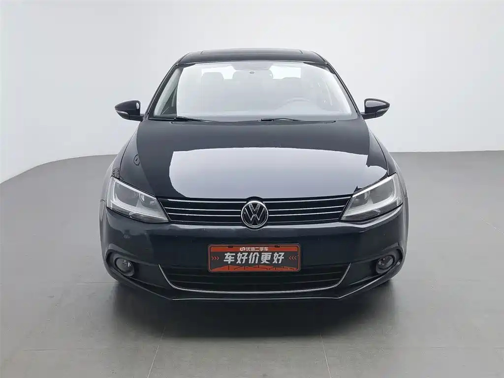 VOLKSWAGEN SAGITAR 2014