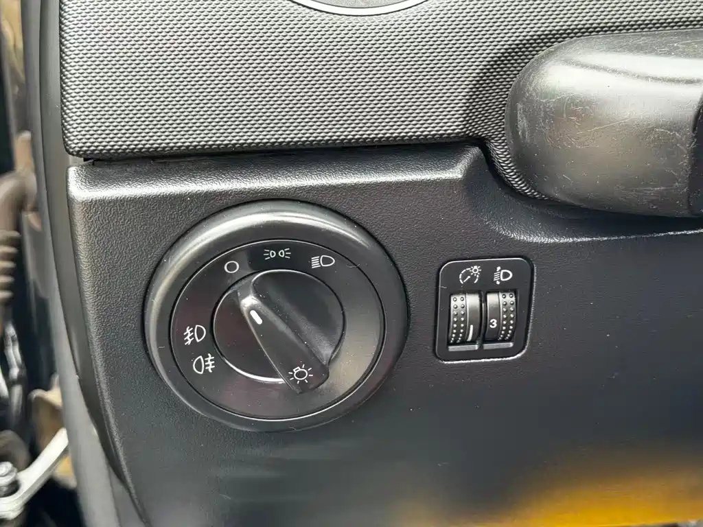 VOLKSWAGEN BEETLE 2009