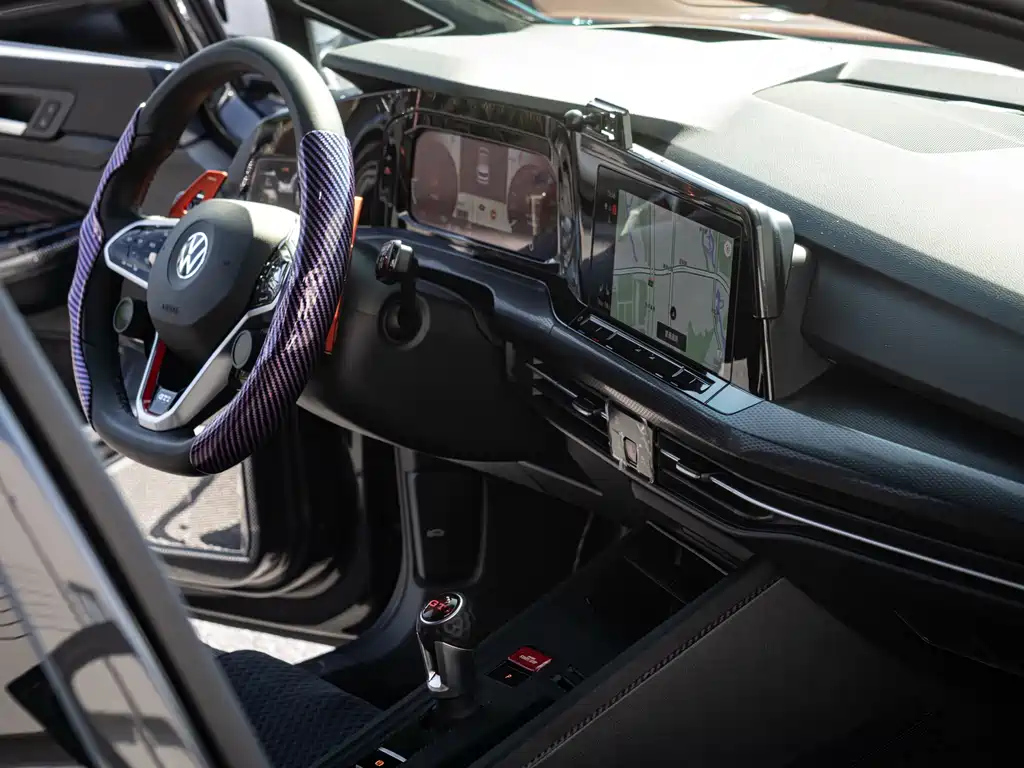 VOLKSWAGEN GOLF GTI 2024