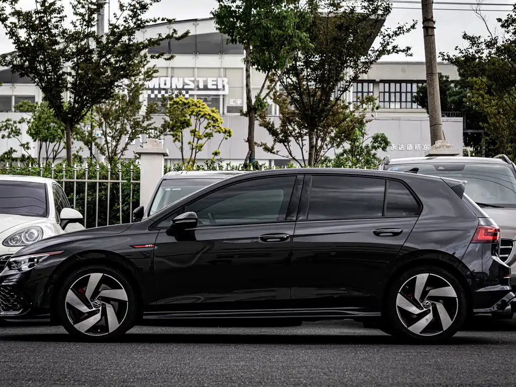 VOLKSWAGEN GOLF GTI 2024