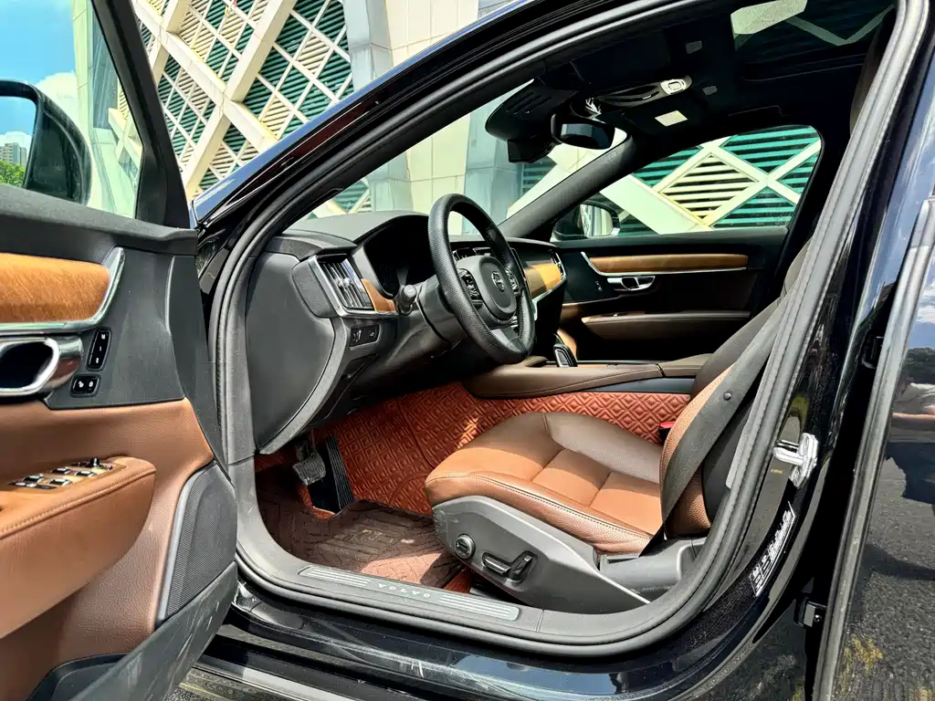 VOLVO S90 2021