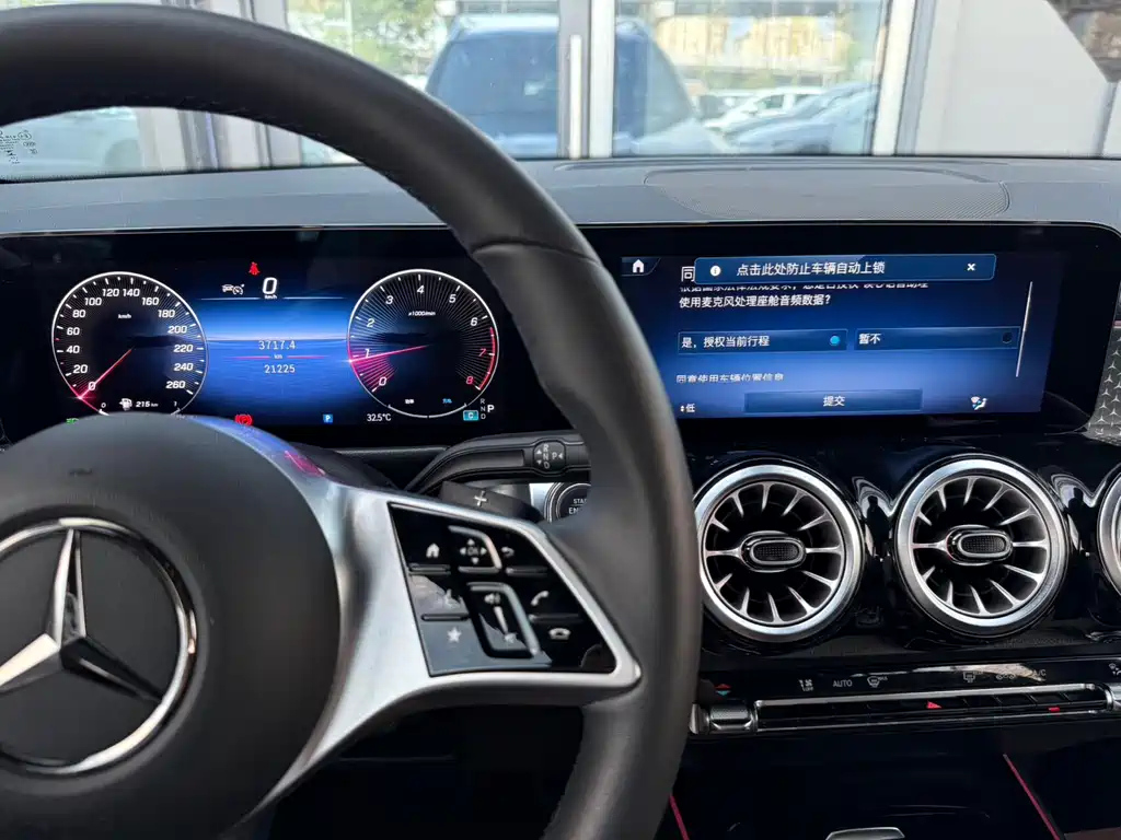 MERCEDES BENZ GLB 2024