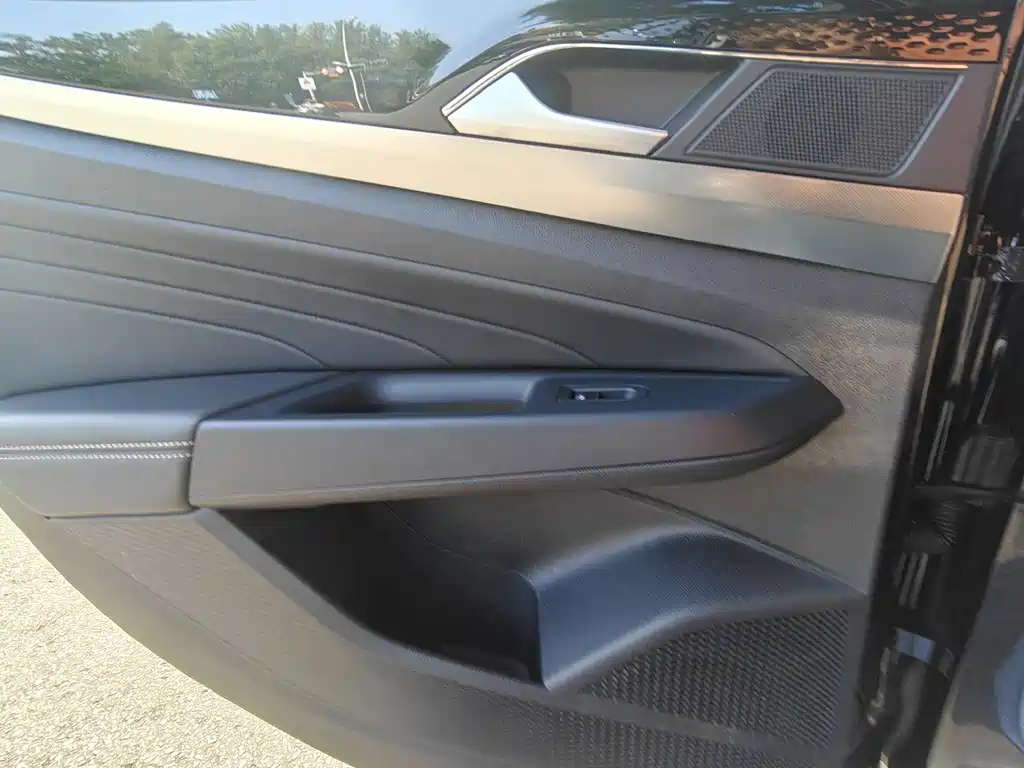 VOLKSWAGEN PASSAT 2024