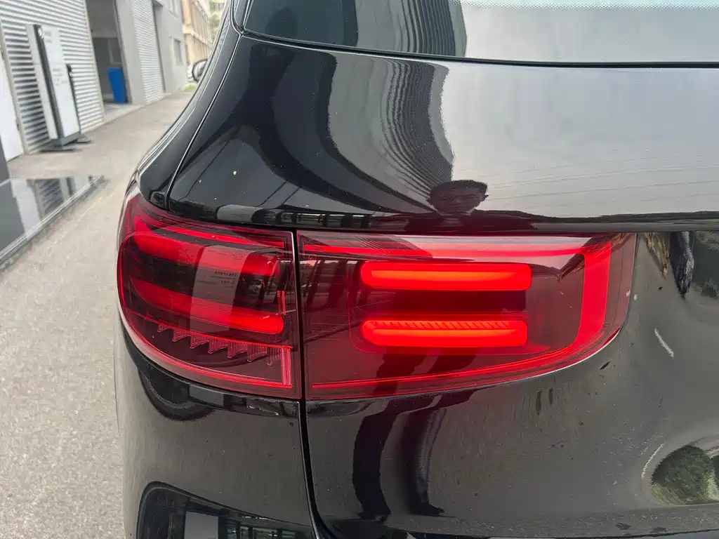 MERCEDES BENZ GLB 2023