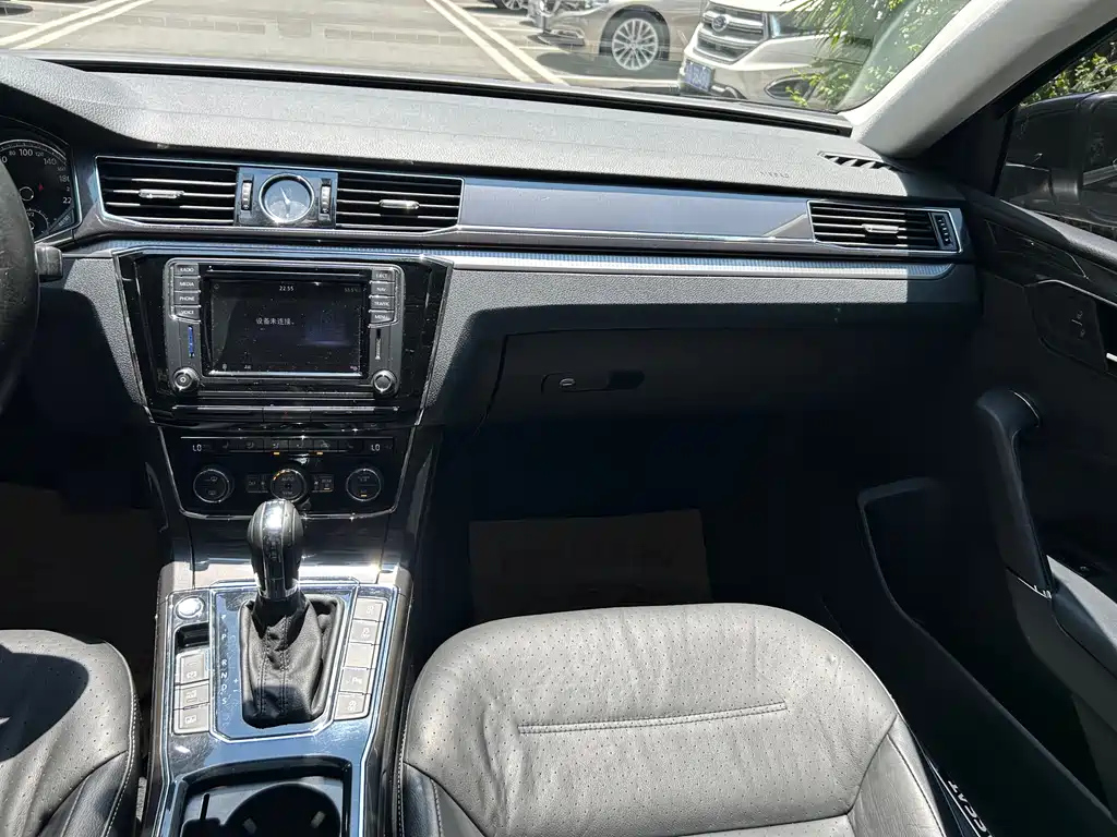VOLKSWAGEN PASSAT 2017