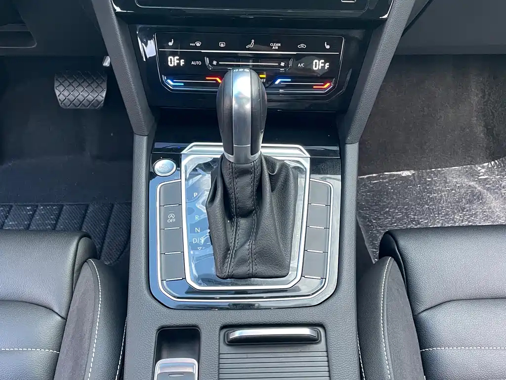 VOLKSWAGEN MAGOTAN 2020