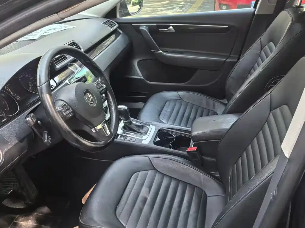 VOLKSWAGEN MAGOTAN 2013