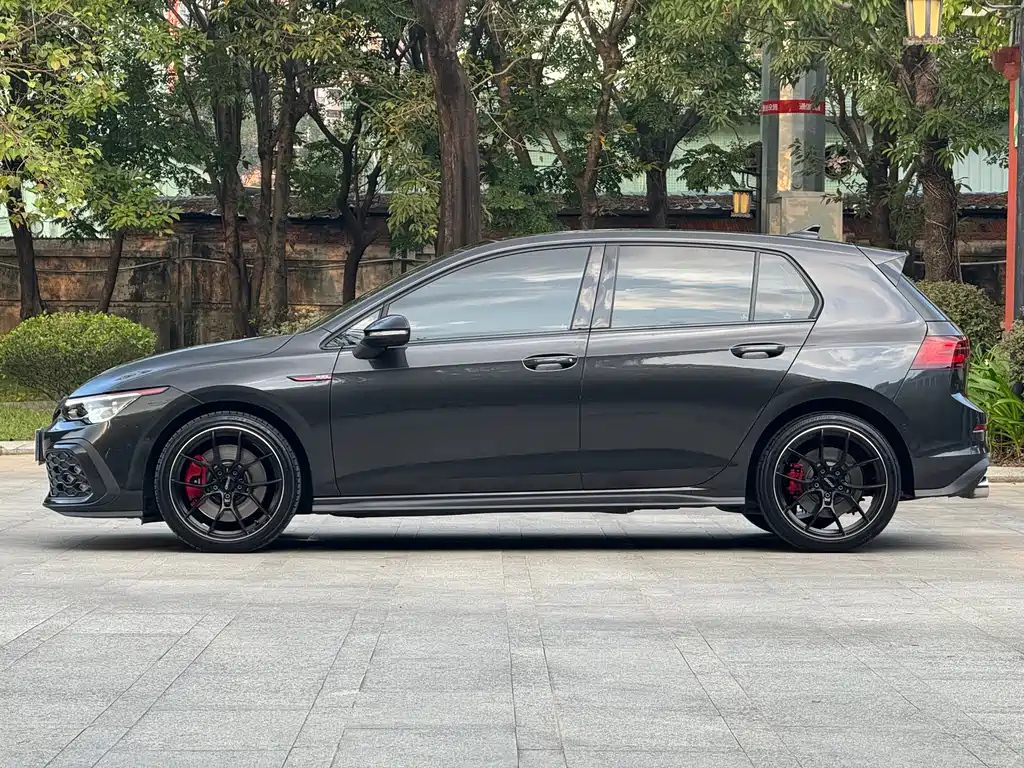 VOLKSWAGEN GOLF GTI 2023