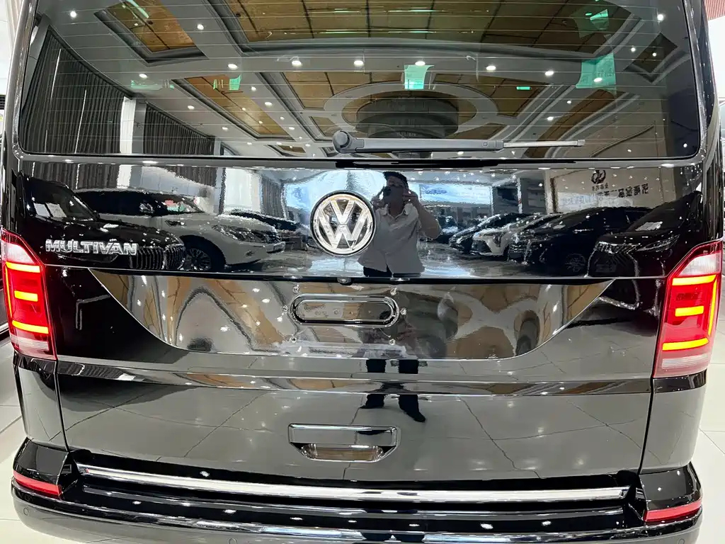 VOLKSWAGEN MULTIVAN 2019