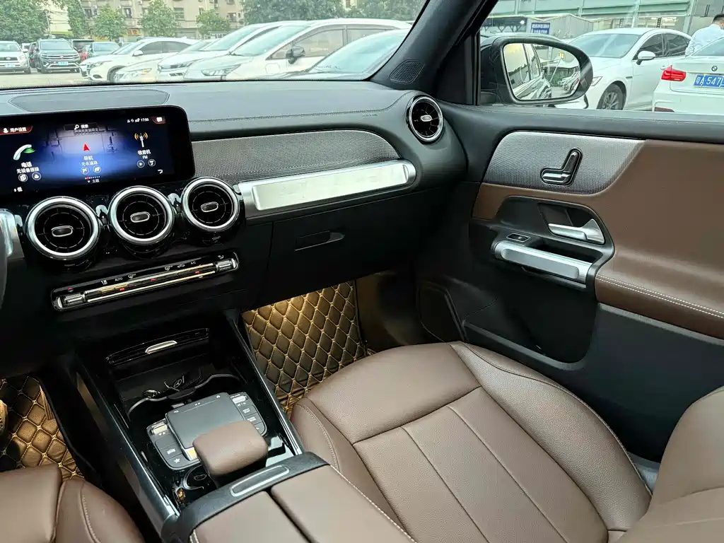 MERCEDES BENZ GLB 2023