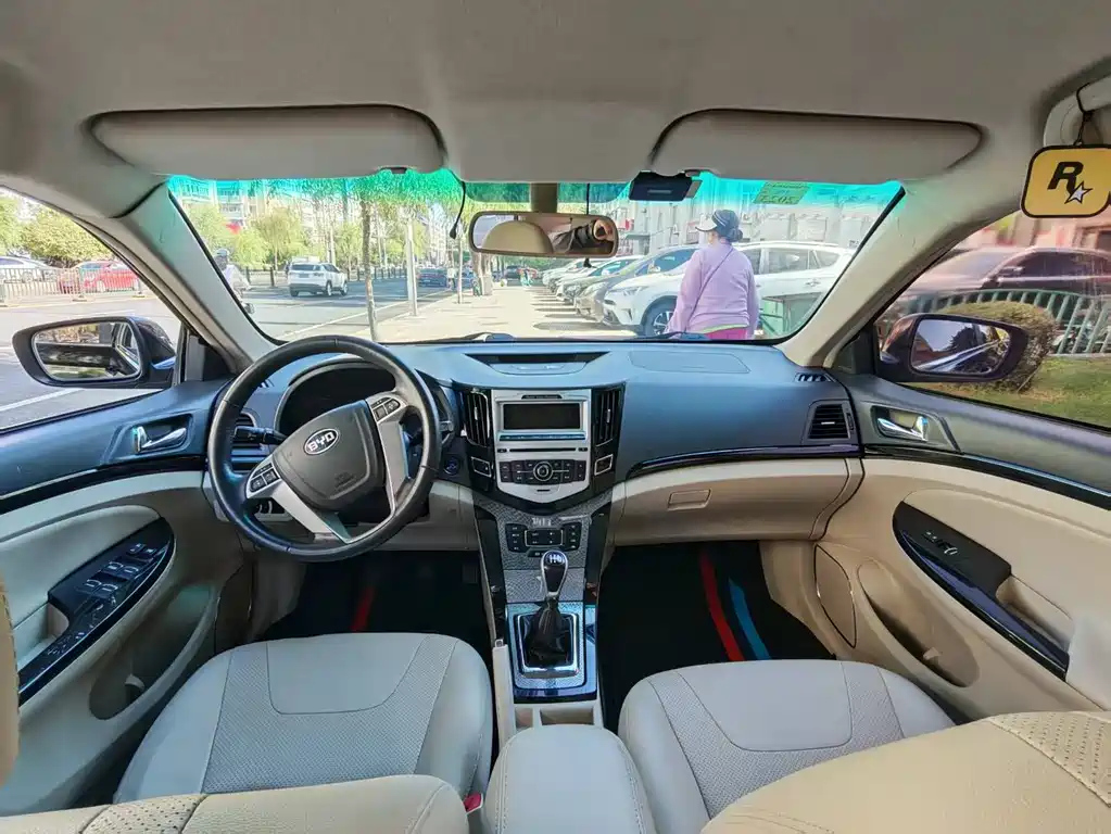 BYD SURUI 2015