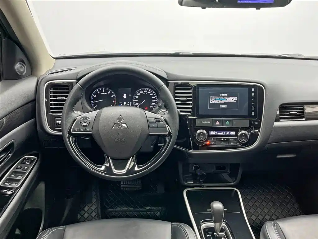 MITSUBISHI OUTLANDER 2020