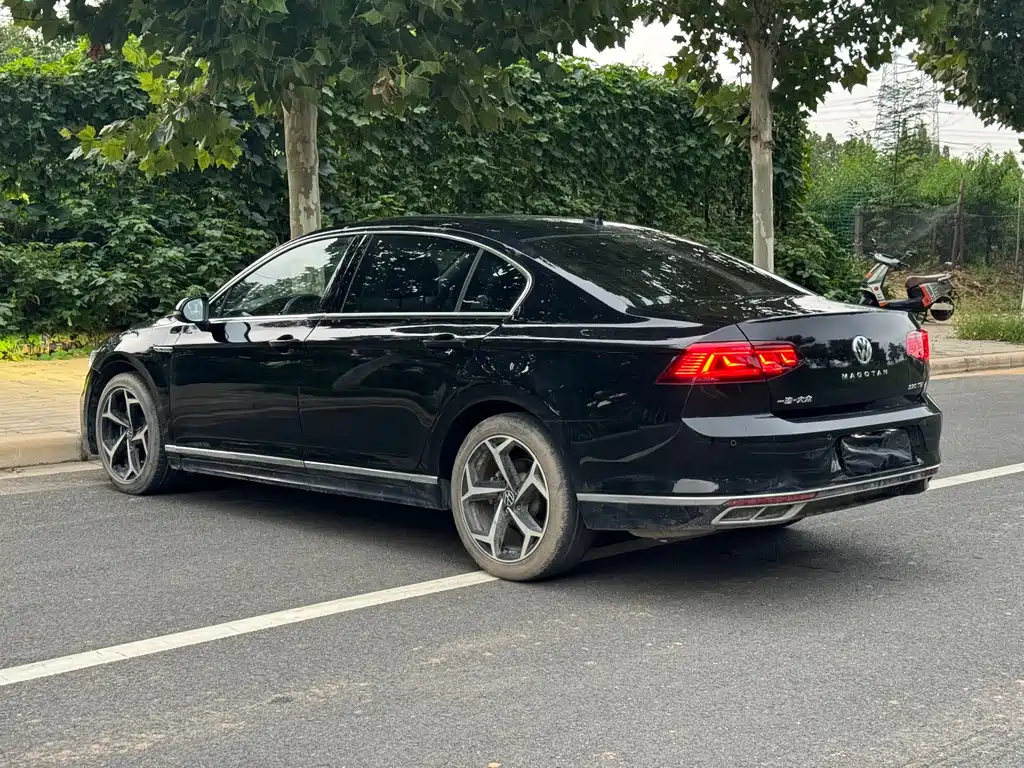 VOLKSWAGEN MAGOTAN 2023