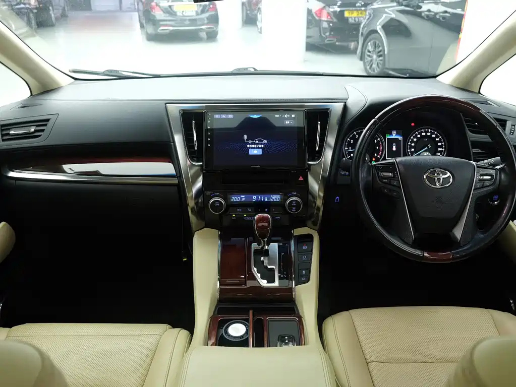 TOYOTA ALPHARD 2018