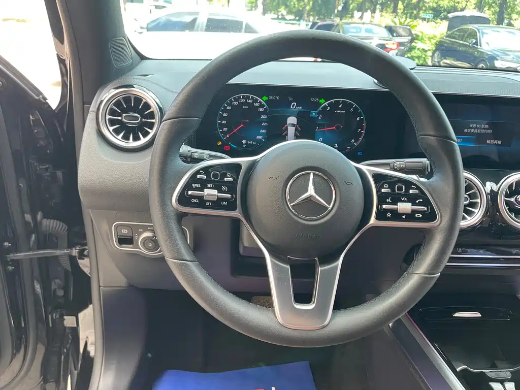 MERCEDES BENZ GLB 2021