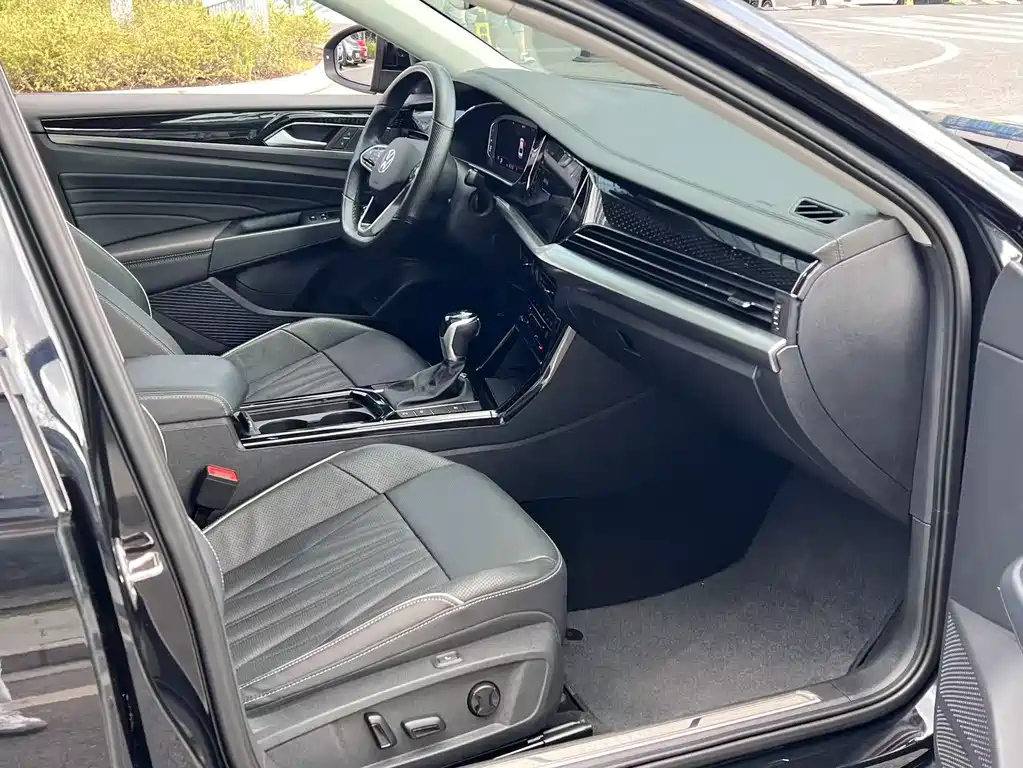VOLKSWAGEN PASSAT 2022
