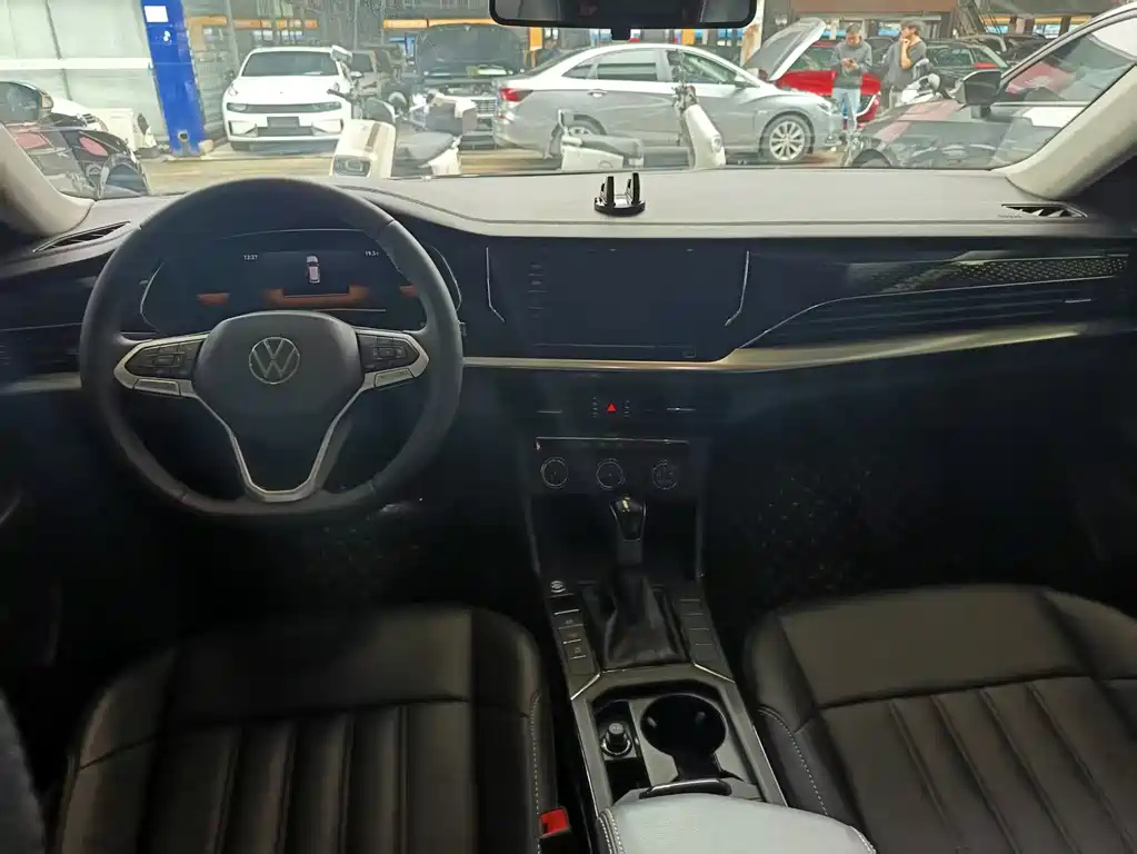 VOLKSWAGEN PASSAT 2022