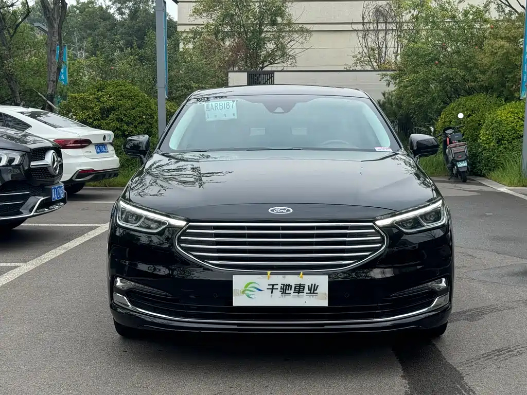FORD TAURUS 2019