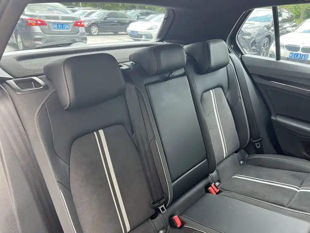 VOLKSWAGEN GOLF 2022