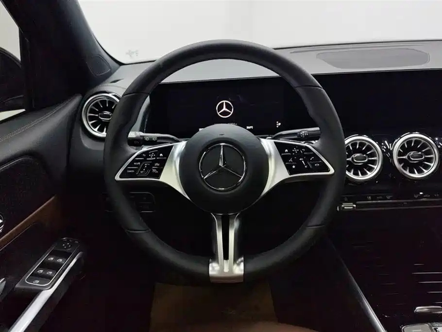 MERCEDES BENZ GLB 2024