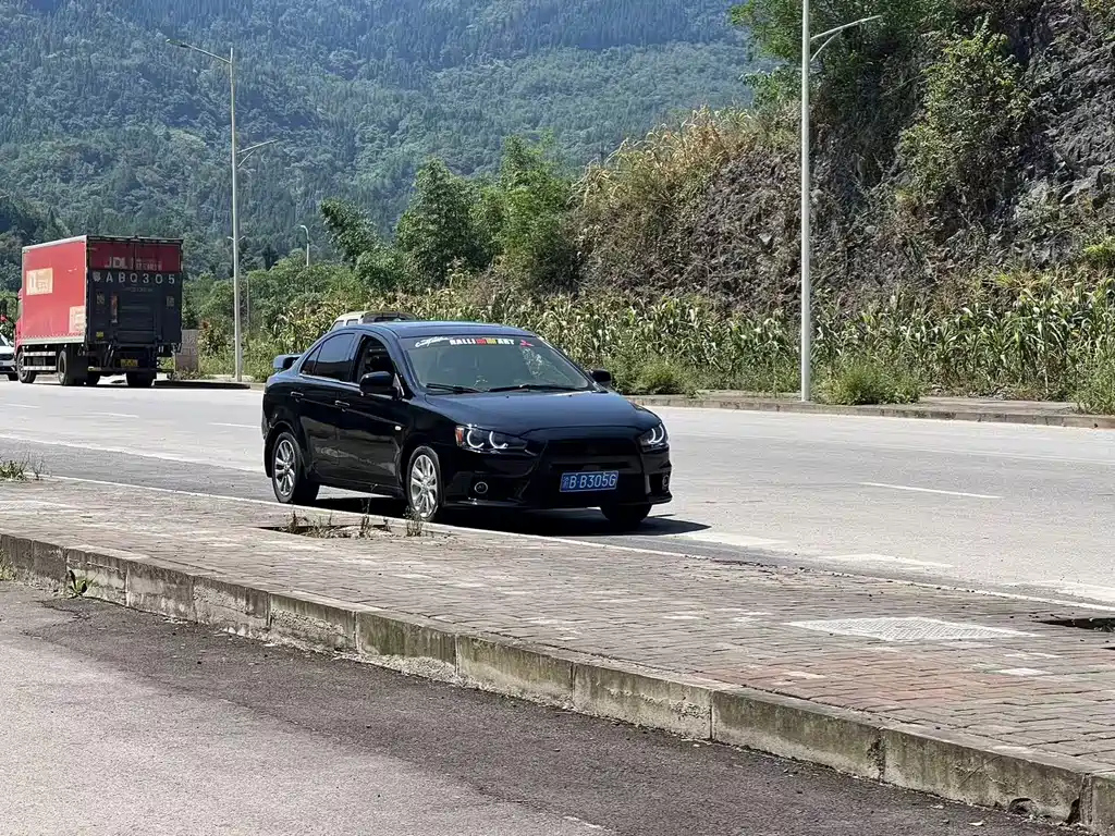 MITSUBISHI LANCER EX 2011