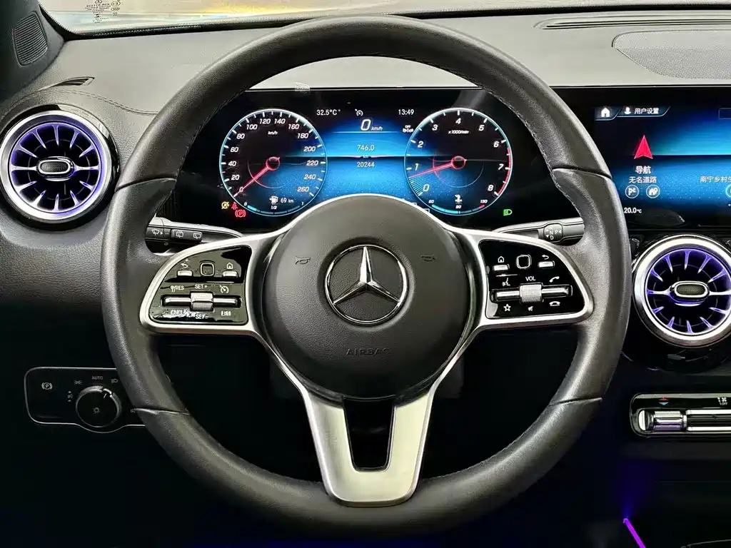MERCEDES BENZ GLB 2023