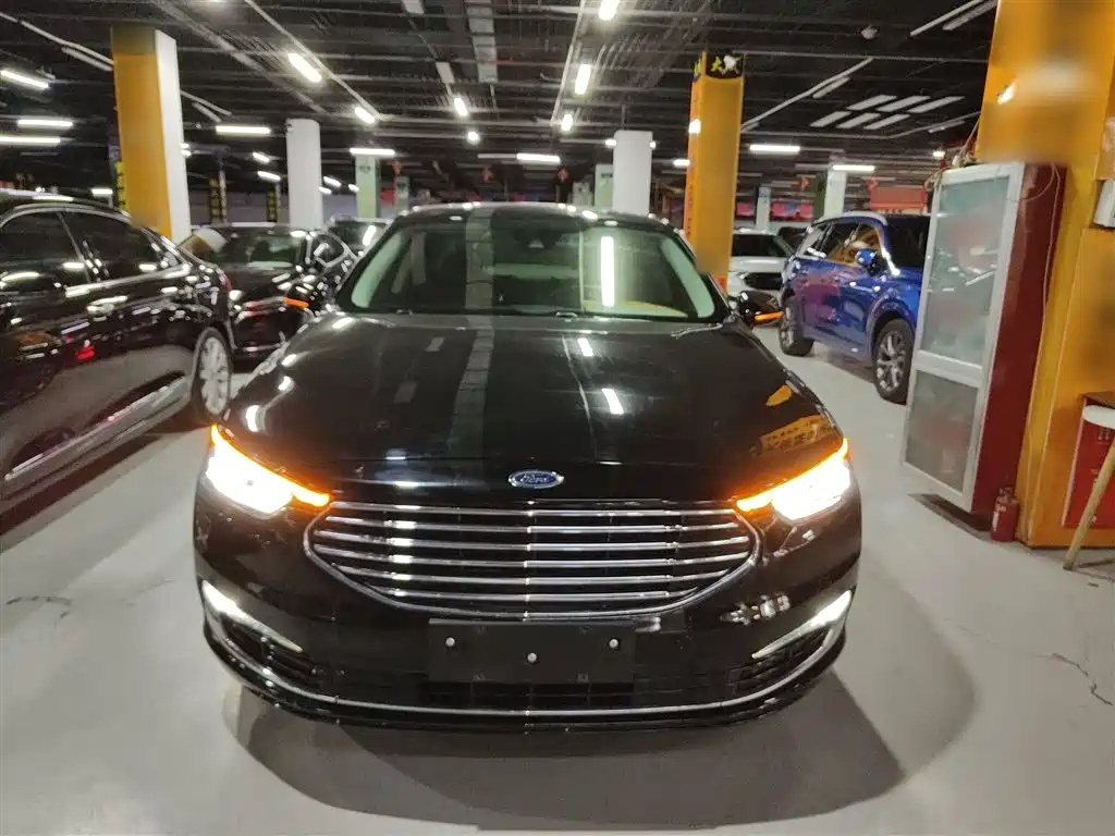 FORD TAURUS 2021