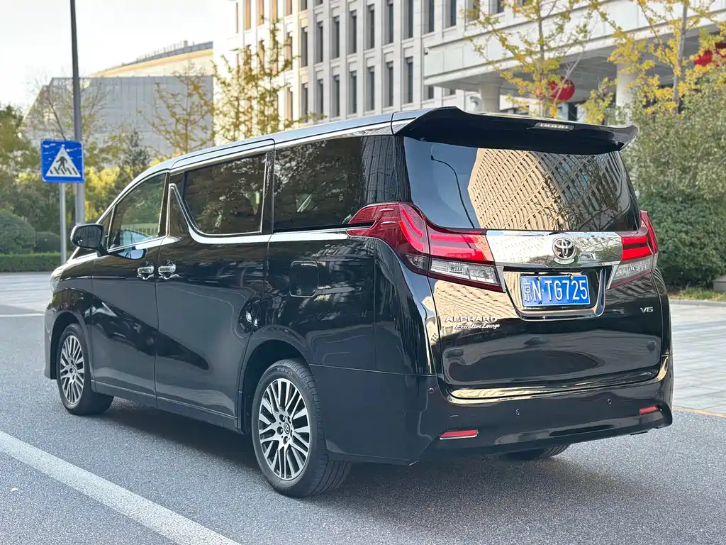 TOYOTA ALPHARD 2018
