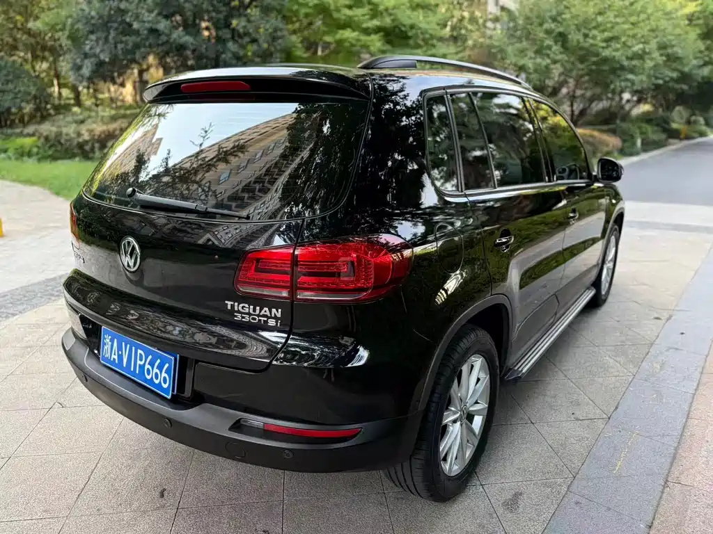 VOLKSWAGEN TIGUAN 2017