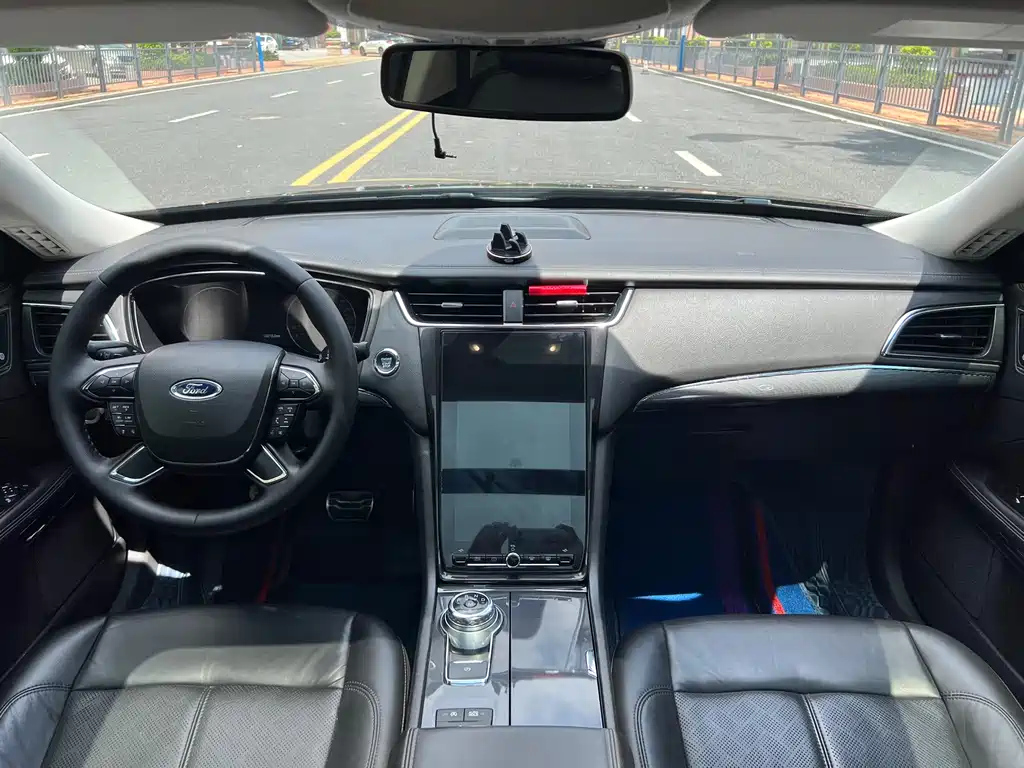 FORD TAURUS 2019