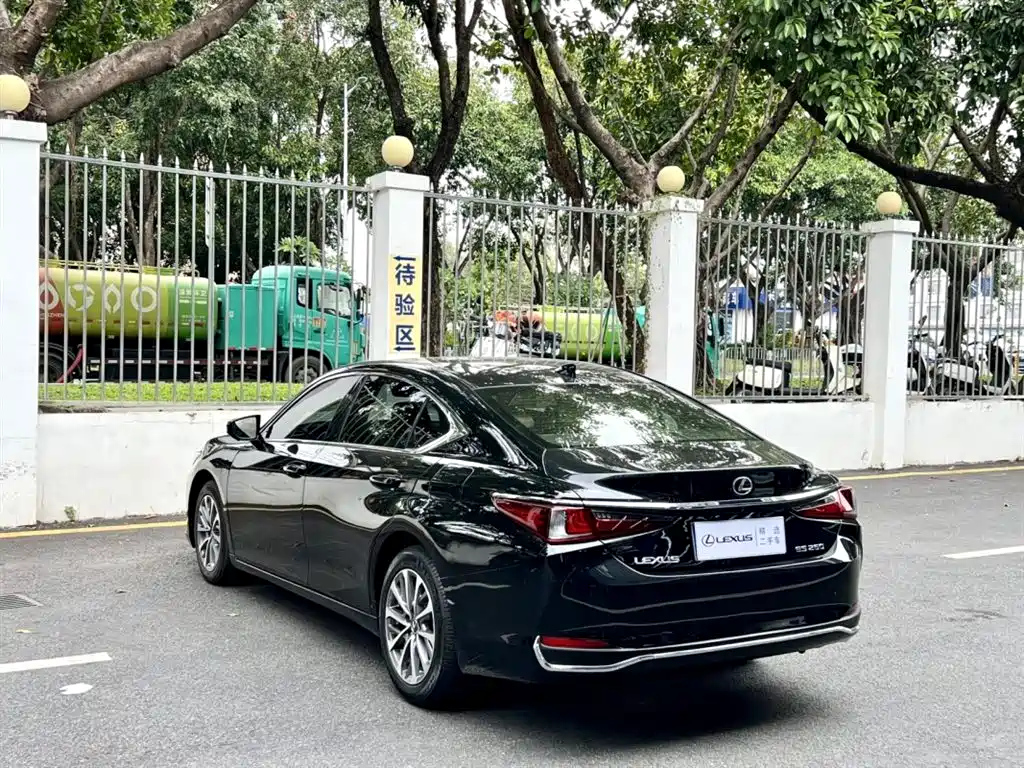 LEXUS ES 2023