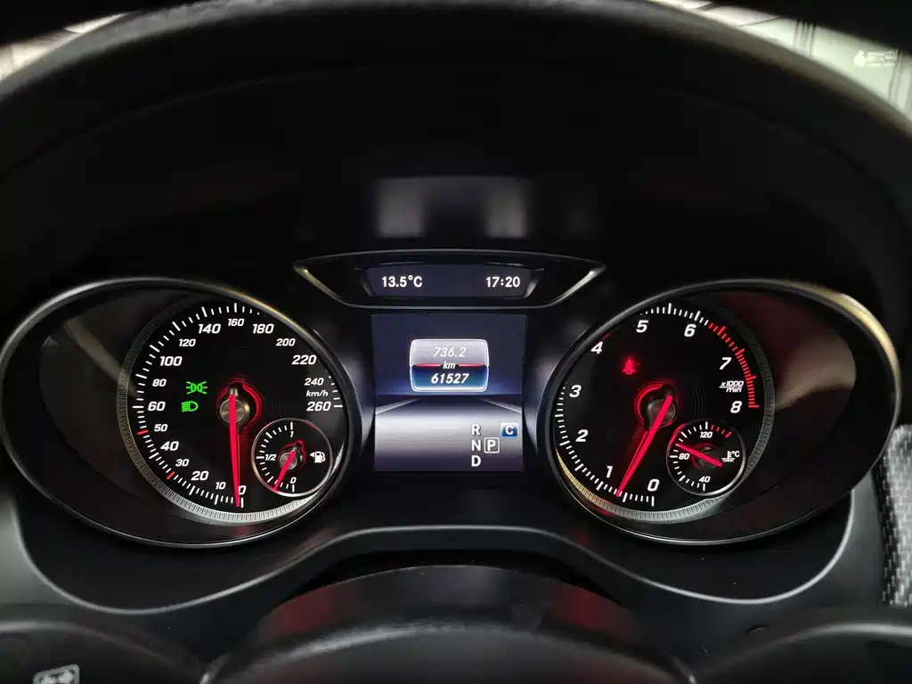 MERCEDES BENZ GLA 2021