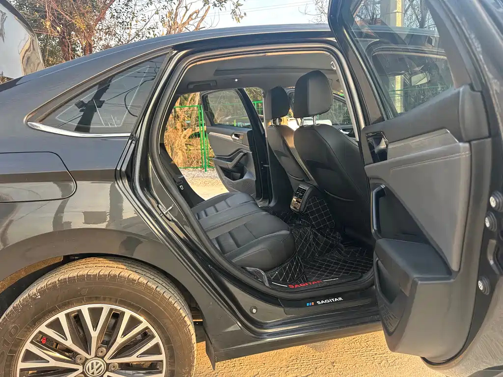 VOLKSWAGEN SAGITAR 2022