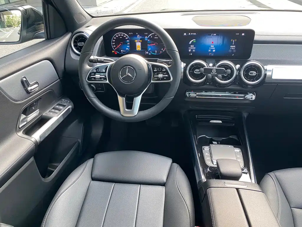 MERCEDES BENZ GLB 2023