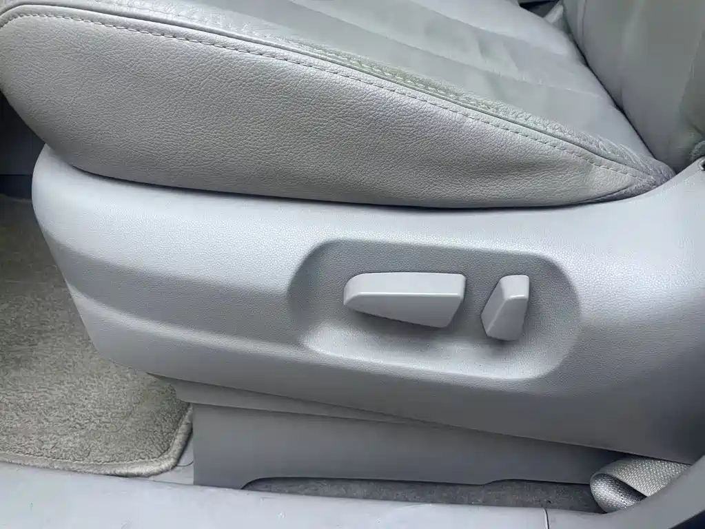 MAZDA 8 2011