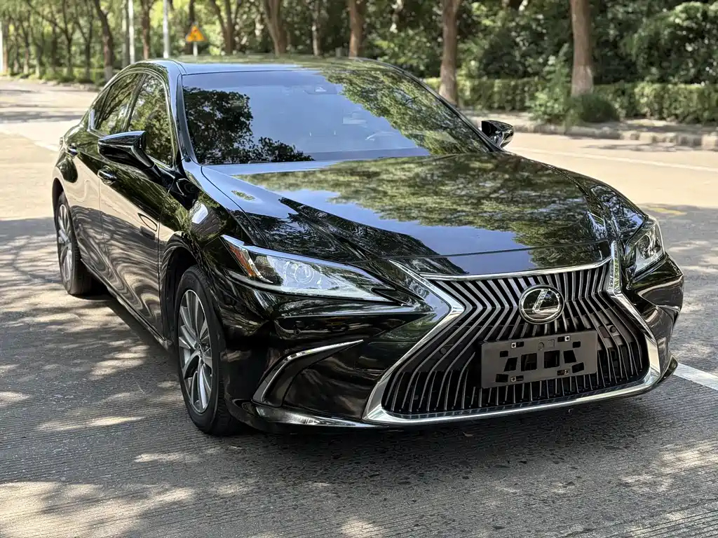 LEXUS ES 2020