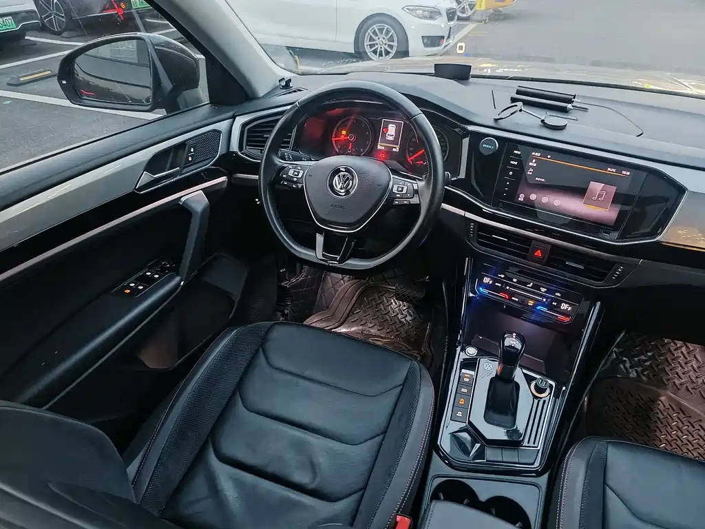 VOLKSWAGEN TAYRON 2020