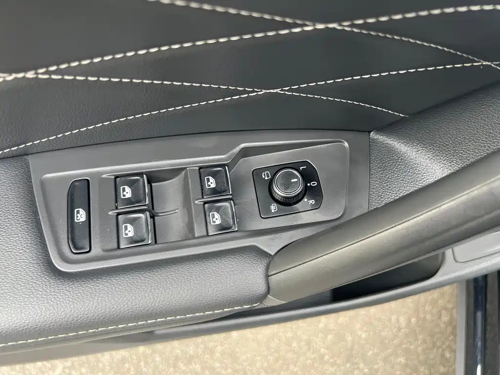 VOLKSWAGEN TIGUAN L 2021