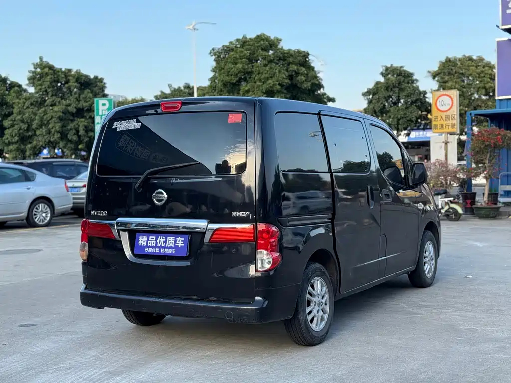 NISSAN NV200 2013