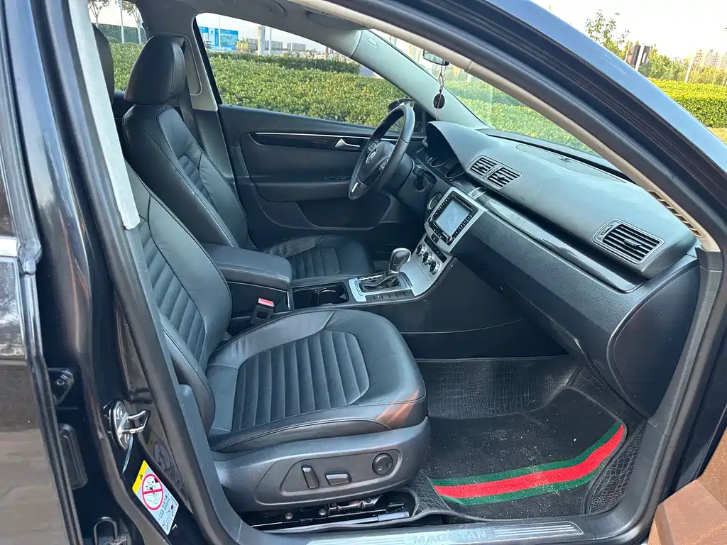 VOLKSWAGEN MAGOTAN 2012