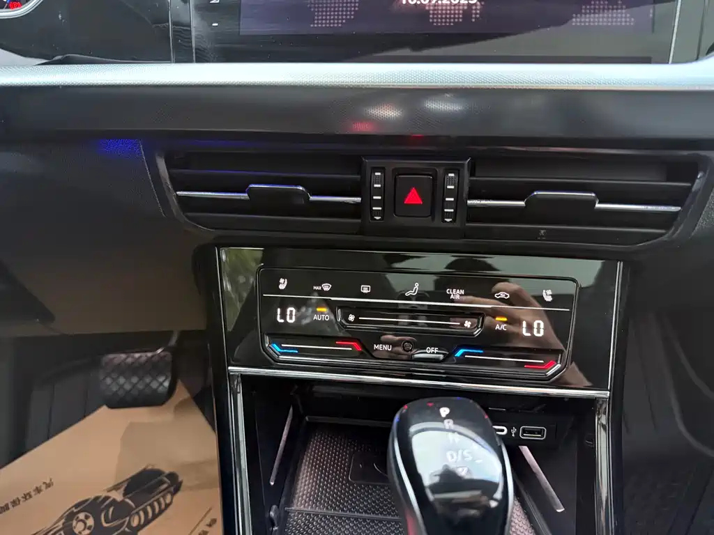 VOLKSWAGEN PASSAT 2024