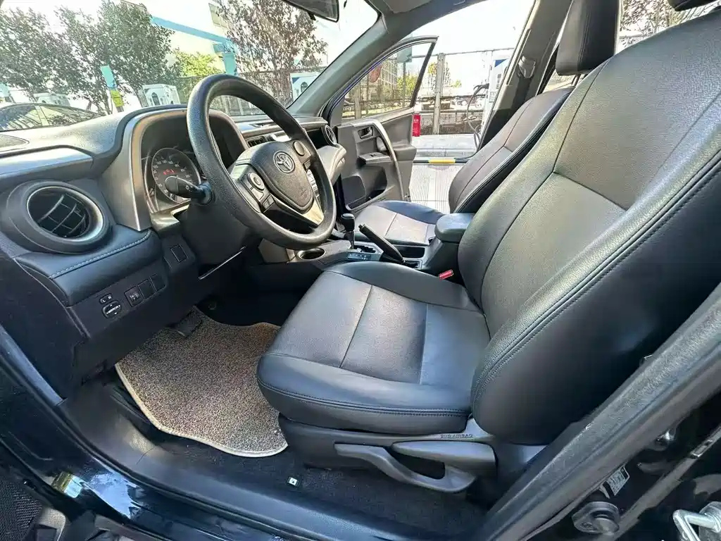 TOYOTA RAV4 RONGFANG 2015